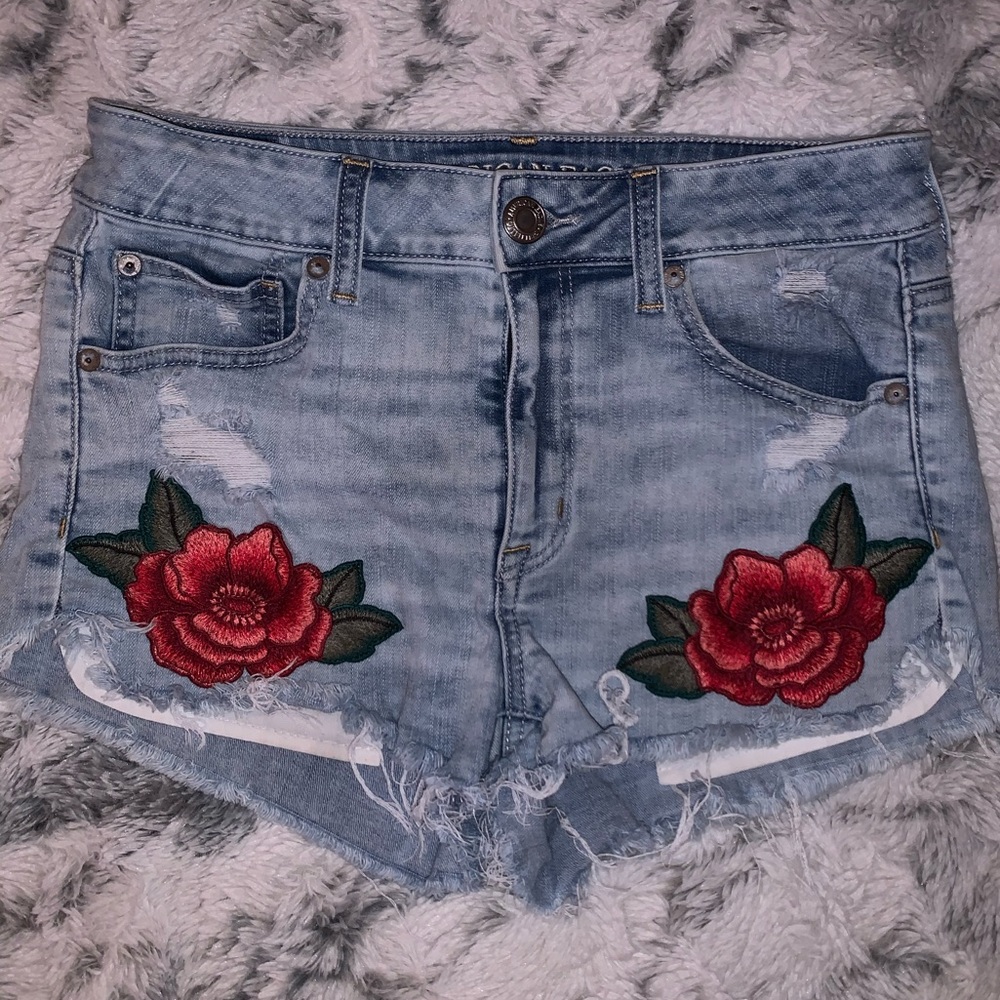 🍓 AE ROSE EMBROIDERED SHORTS 🍓